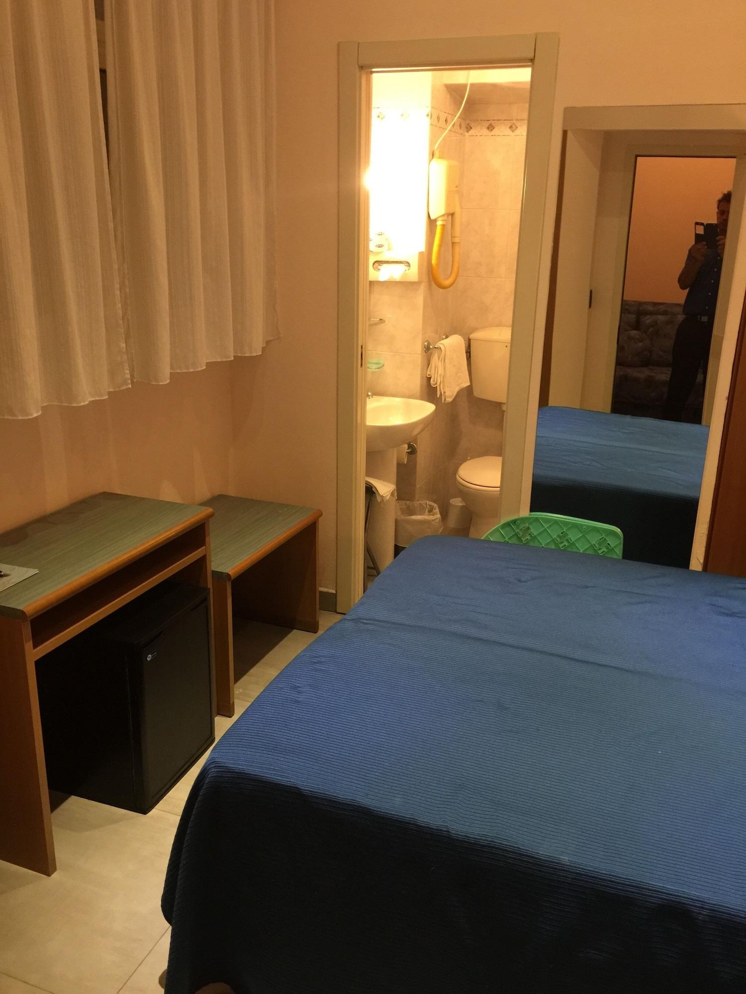 Hotel Roma Марина-ді-Масса Екстер'єр фото