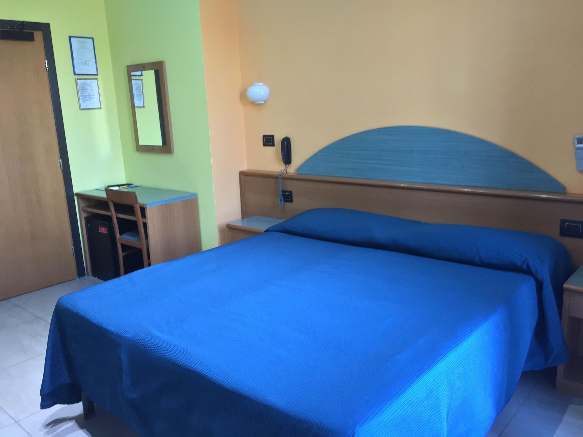 Hotel Roma Марина-ді-Масса Екстер'єр фото