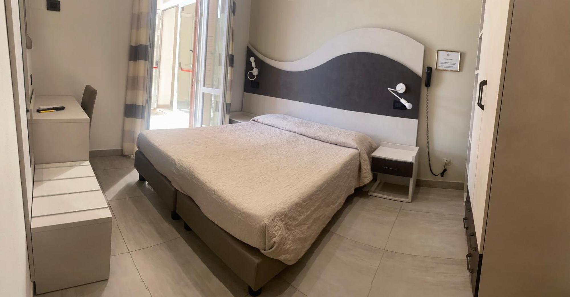 Hotel Roma Марина-ді-Масса Екстер'єр фото