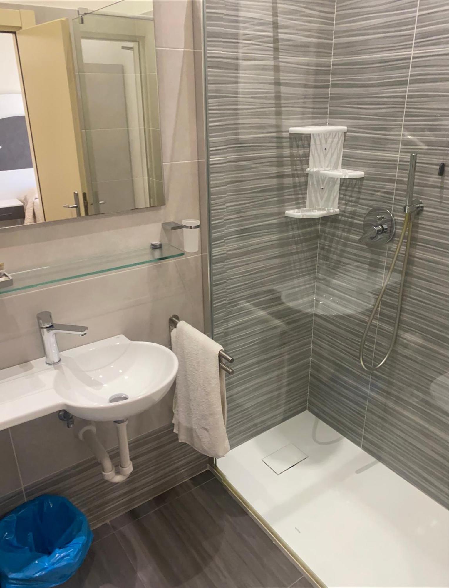 Hotel Roma Марина-ді-Масса Екстер'єр фото