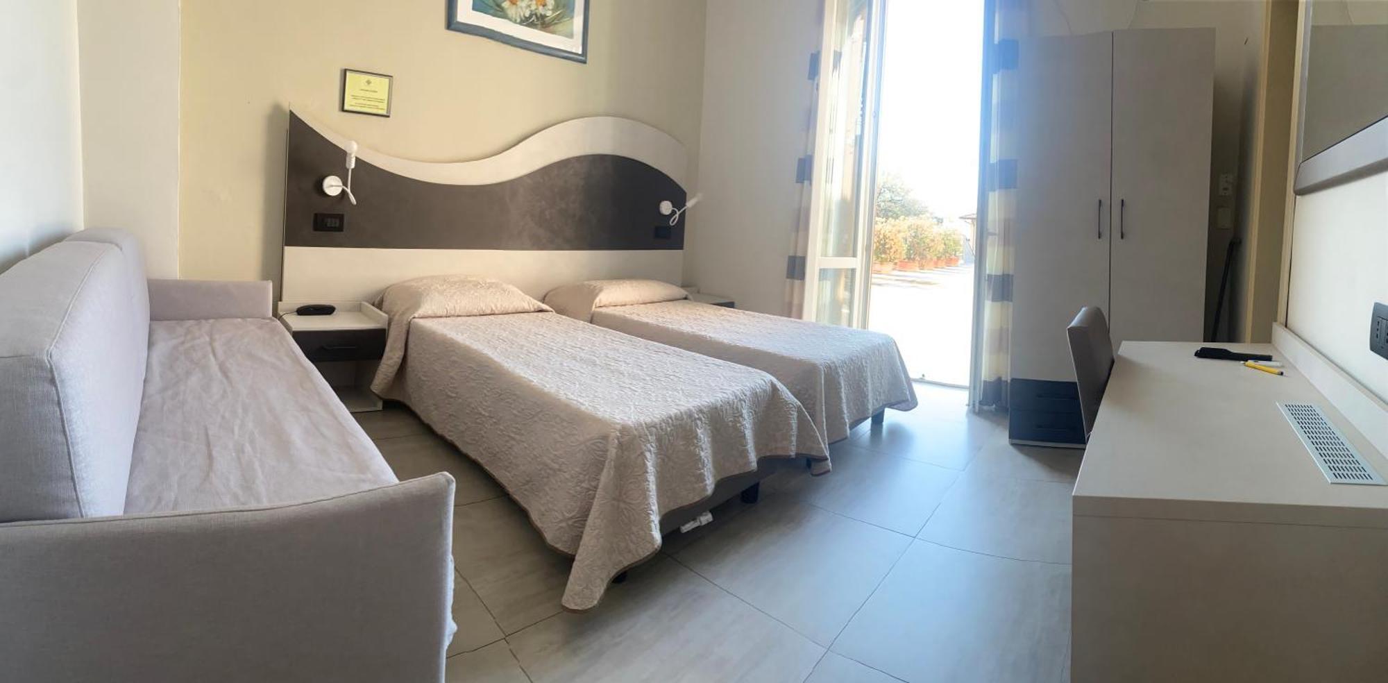 Hotel Roma Марина-ді-Масса Екстер'єр фото