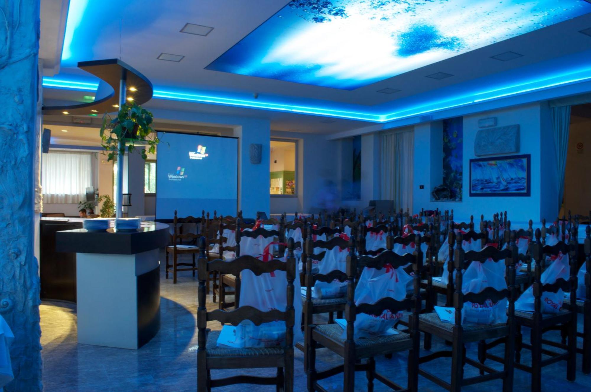 Hotel Roma Марина-ді-Масса Екстер'єр фото