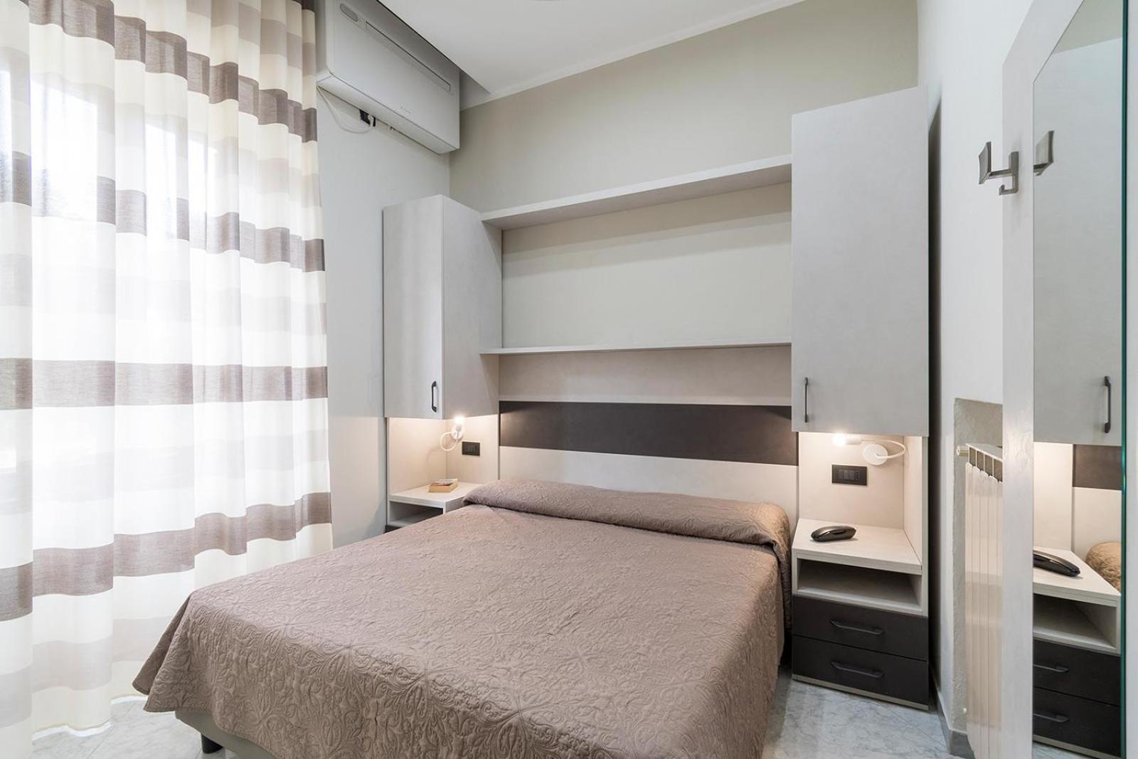 Hotel Roma Марина-ді-Масса Екстер'єр фото