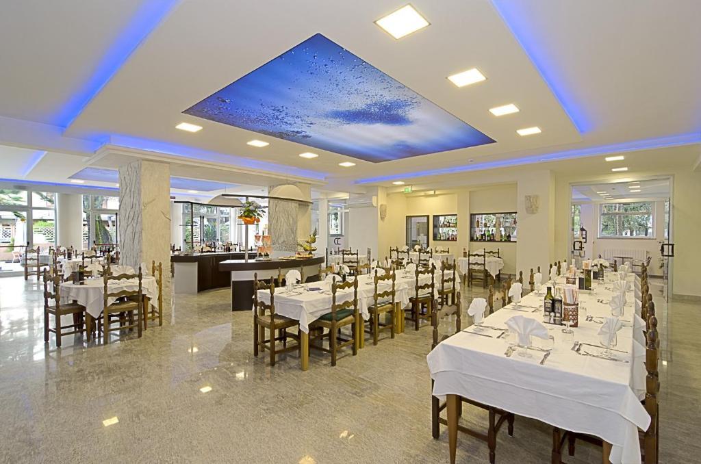 Hotel Roma Марина-ді-Масса Екстер'єр фото