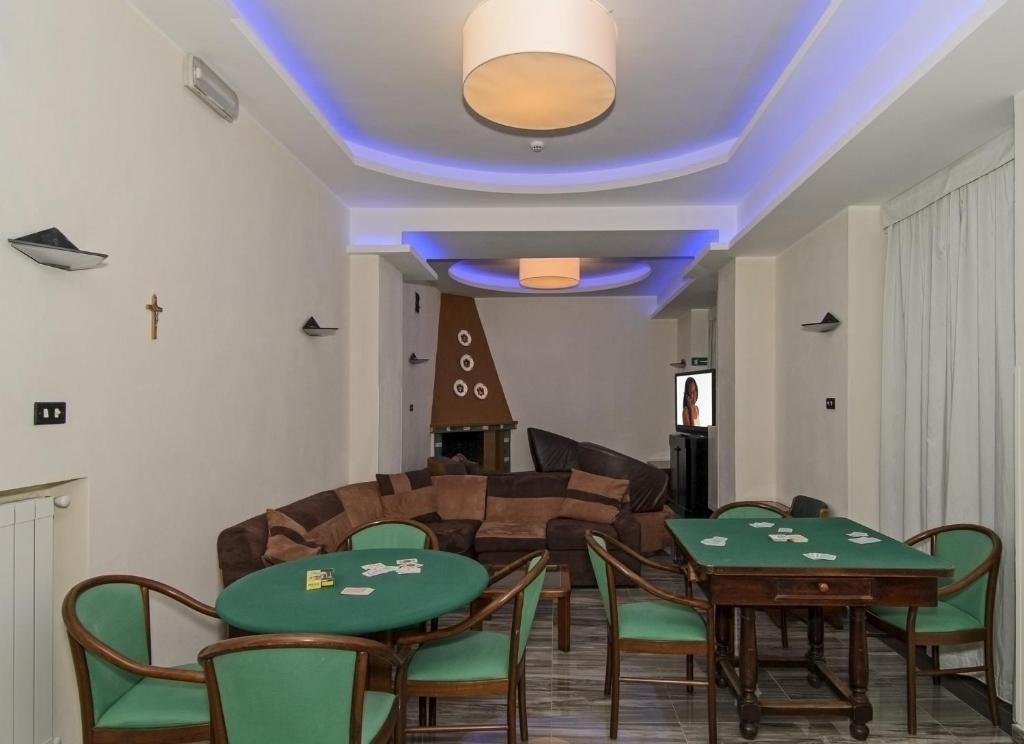 Hotel Roma Марина-ді-Масса Екстер'єр фото